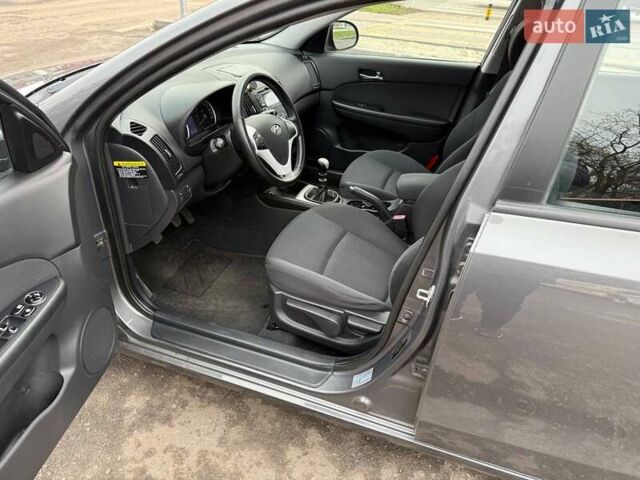 Сірий Хендай i30, об'ємом двигуна 1.6 л та пробігом 201 тис. км за 6800 $, фото 21 на Automoto.ua