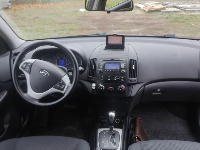 Серый Хендай i30, объемом двигателя 1.6 л и пробегом 267 тыс. км за 6800 $, фото 5 на Automoto.ua