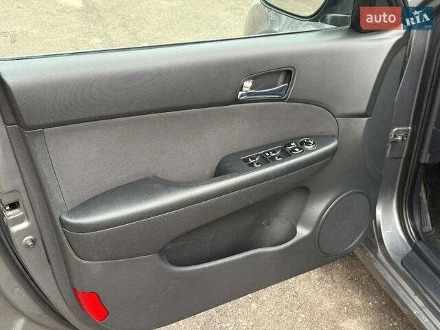 Сірий Хендай i30, об'ємом двигуна 1.6 л та пробігом 201 тис. км за 6800 $, фото 19 на Automoto.ua