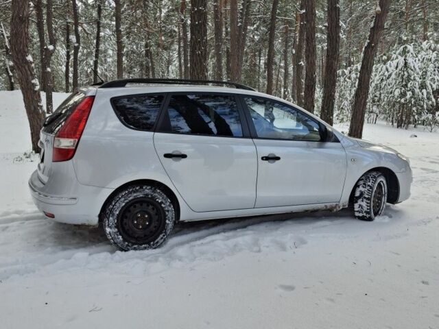 Сірий Хендай i30, об'ємом двигуна 1.6 л та пробігом 206 тис. км за 5800 $, фото 4 на Automoto.ua