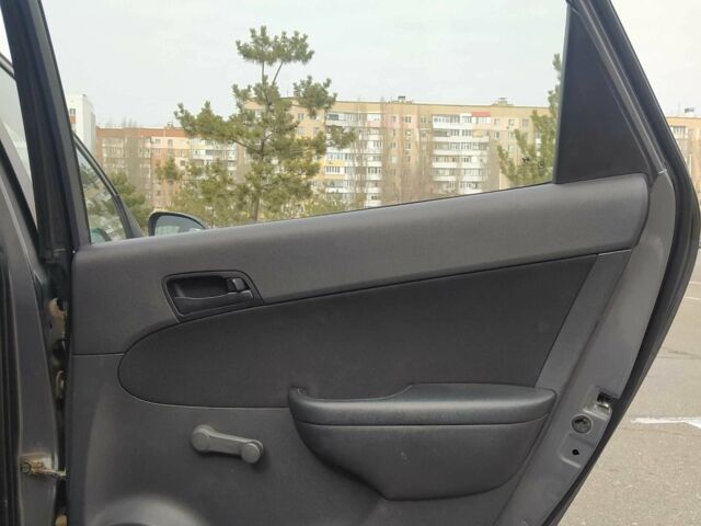 Серый Хендай i30, объемом двигателя 1.6 л и пробегом 248 тыс. км за 5350 $, фото 16 на Automoto.ua