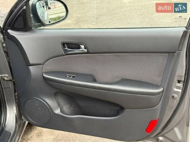 Сірий Хендай i30, об'ємом двигуна 1.6 л та пробігом 201 тис. км за 6800 $, фото 25 на Automoto.ua