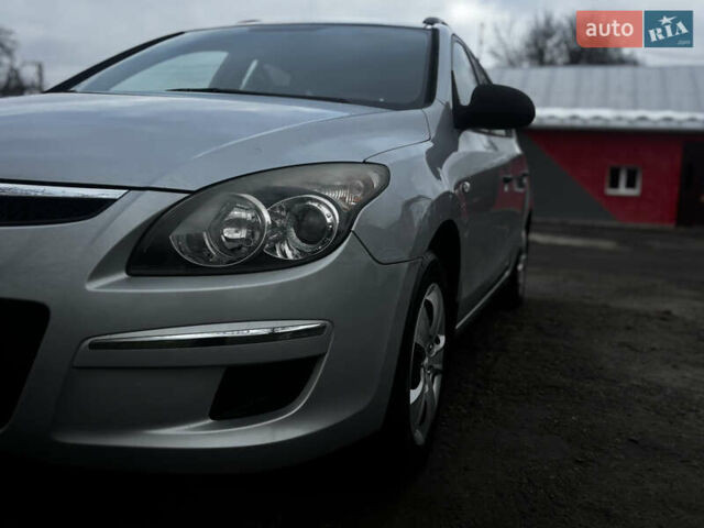 Серый Хендай i30, объемом двигателя 1.4 л и пробегом 265 тыс. км за 5700 $, фото 1 на Automoto.ua