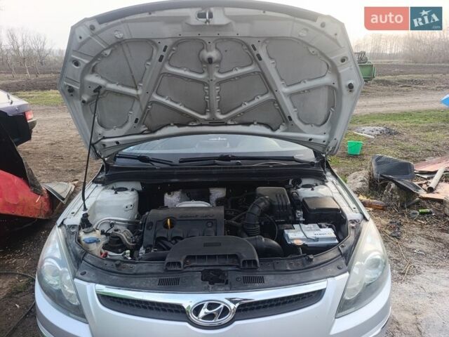 Серый Хендай i30, объемом двигателя 1.4 л и пробегом 221 тыс. км за 5200 $, фото 9 на Automoto.ua