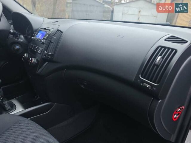 Серый Хендай i30, объемом двигателя 1.6 л и пробегом 190 тыс. км за 5697 $, фото 9 на Automoto.ua