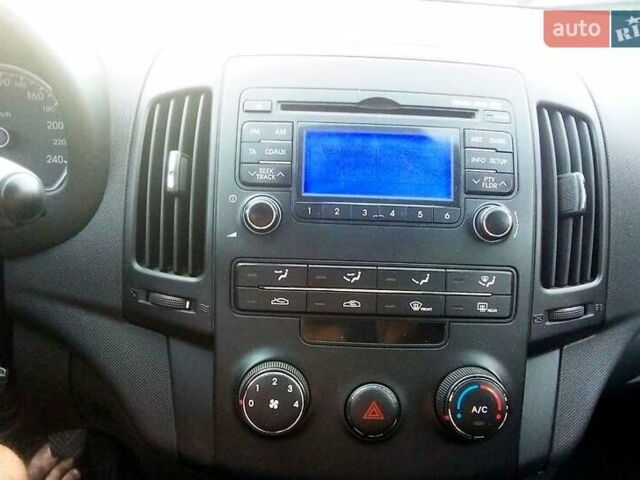 Серый Хендай i30, объемом двигателя 1.4 л и пробегом 155 тыс. км за 6100 $, фото 4 на Automoto.ua