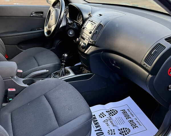 Серый Хендай i30, объемом двигателя 1.6 л и пробегом 191 тыс. км за 5900 $, фото 10 на Automoto.ua