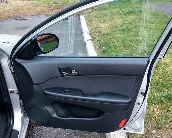 Серый Хендай i30, объемом двигателя 1.59 л и пробегом 250 тыс. км за 5400 $, фото 9 на Automoto.ua