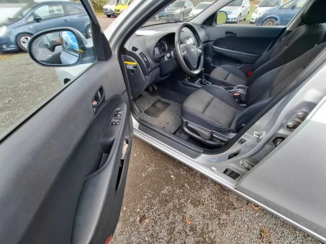 Серый Хендай i30, объемом двигателя 1.6 л и пробегом 220 тыс. км за 3736 $, фото 2 на Automoto.ua