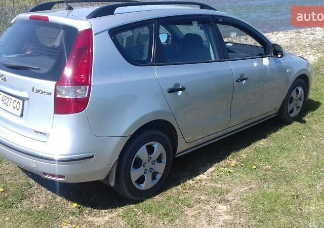 Серый Хендай i30, объемом двигателя 1.6 л и пробегом 207 тыс. км за 6500 $, фото 2 на Automoto.ua