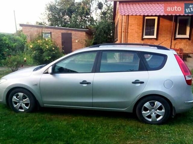 Серый Хендай i30, объемом двигателя 1.4 л и пробегом 155 тыс. км за 6100 $, фото 10 на Automoto.ua