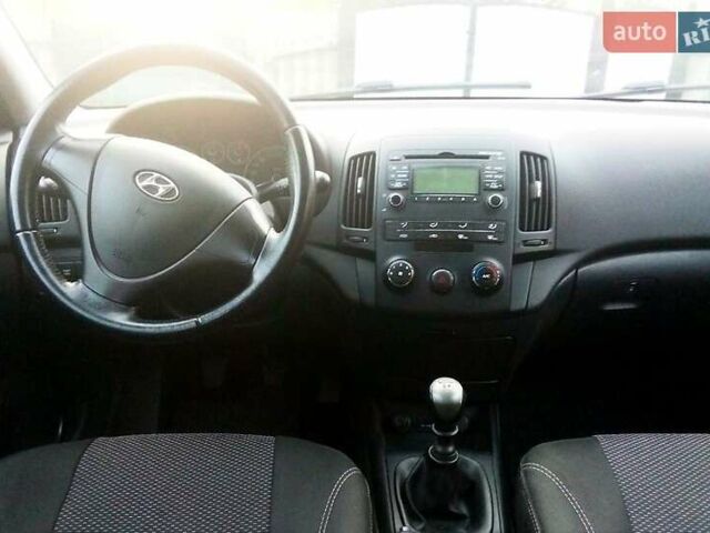 Серый Хендай i30, объемом двигателя 1.4 л и пробегом 155 тыс. км за 6100 $, фото 5 на Automoto.ua