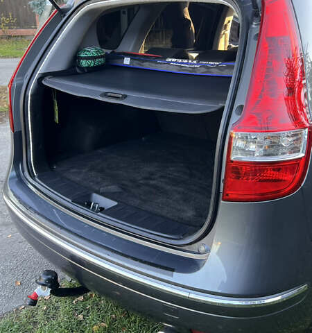 Серый Хендай i30, объемом двигателя 1.4 л и пробегом 221 тыс. км за 7200 $, фото 6 на Automoto.ua