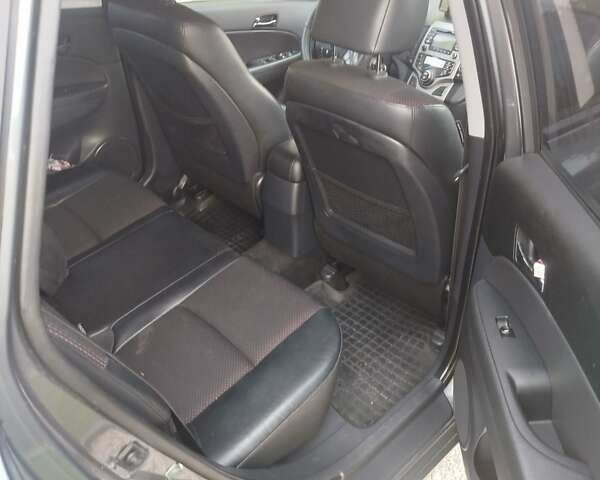 Серый Хендай i30, объемом двигателя 1.59 л и пробегом 140 тыс. км за 7200 $, фото 8 на Automoto.ua