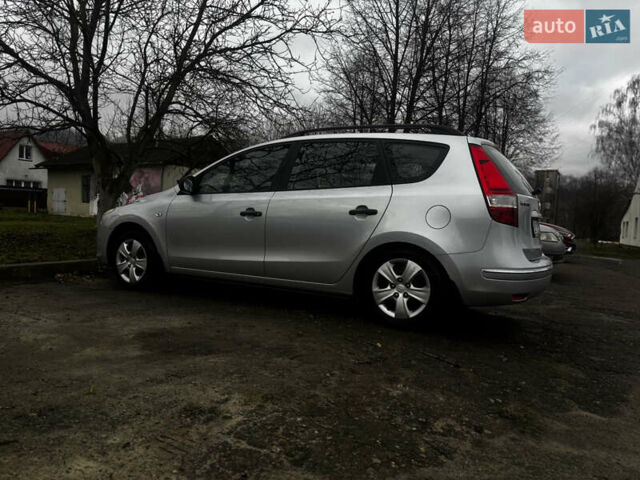 Серый Хендай i30, объемом двигателя 1.4 л и пробегом 265 тыс. км за 5700 $, фото 3 на Automoto.ua