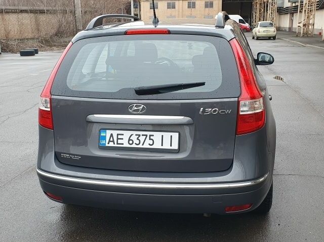 Сірий Хендай i30, об'ємом двигуна 2 л та пробігом 220 тис. км за 6600 $, фото 3 на Automoto.ua