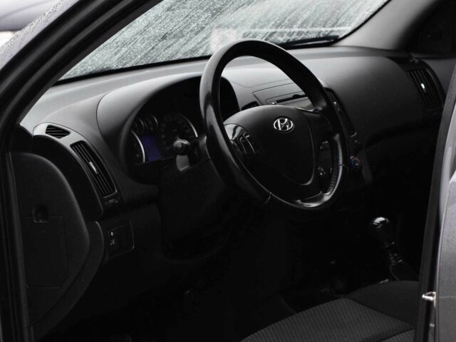 Сірий Хендай i30, об'ємом двигуна 1.4 л та пробігом 187 тис. км за 4999 $, фото 6 на Automoto.ua
