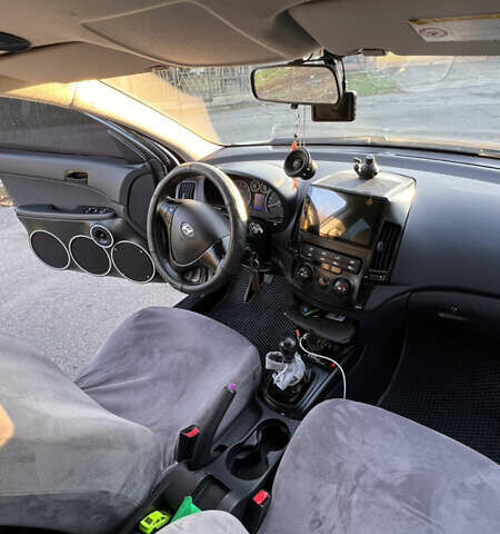 Серый Хендай i30, объемом двигателя 1.4 л и пробегом 221 тыс. км за 7200 $, фото 4 на Automoto.ua