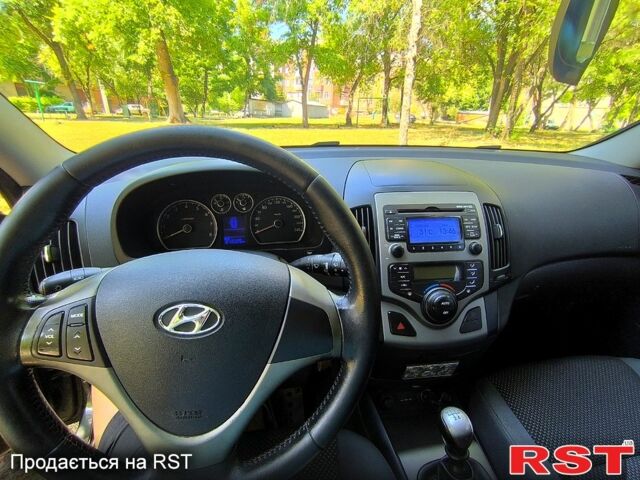 Сірий Хендай i30, об'ємом двигуна 1.6 л та пробігом 213 тис. км за 6500 $, фото 7 на Automoto.ua