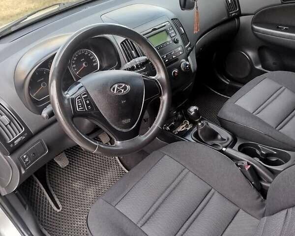 Хендай i30 2009 в Бердичеве на Automoto.ua Серый Хендай i30, объемом двигателя 1.6 л и пробегом 318 тыс. км за 5800 $, фото 6 на Automoto.ua