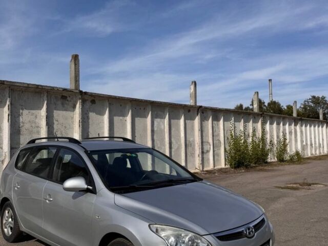 Серый Хендай i30, объемом двигателя 1.6 л и пробегом 190 тыс. км за 5850 $, фото 2 на Automoto.ua