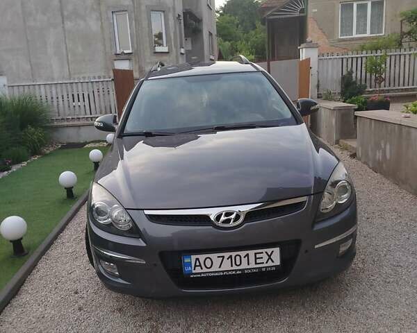 Серый Хендай i30, объемом двигателя 1.59 л и пробегом 140 тыс. км за 7200 $, фото 2 на Automoto.ua