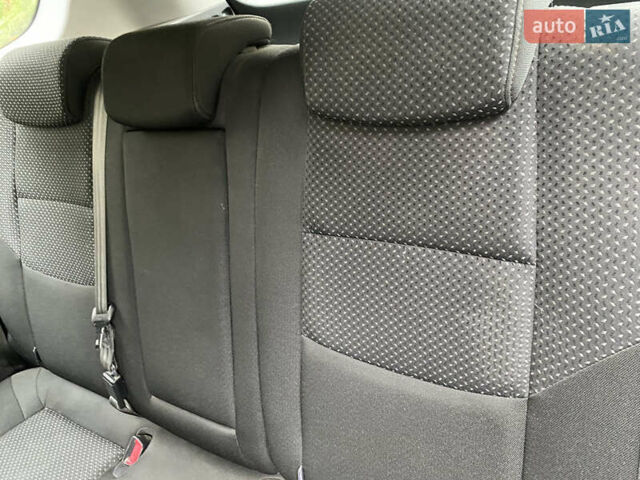 Серый Хендай i30, объемом двигателя 1.58 л и пробегом 189 тыс. км за 5600 $, фото 4 на Automoto.ua