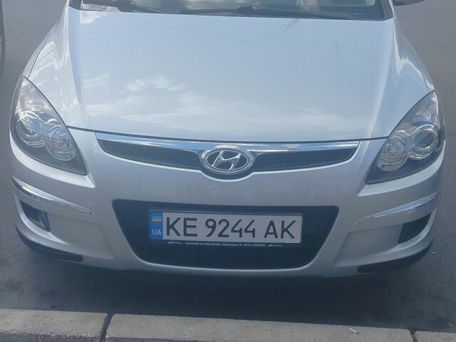 Серый Хендай i30, объемом двигателя 1.4 л и пробегом 235 тыс. км за 6100 $, фото 2 на Automoto.ua