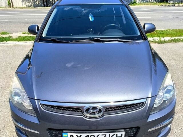 Сірий Хендай i30, об'ємом двигуна 1.6 л та пробігом 213 тис. км за 6500 $, фото 1 на Automoto.ua