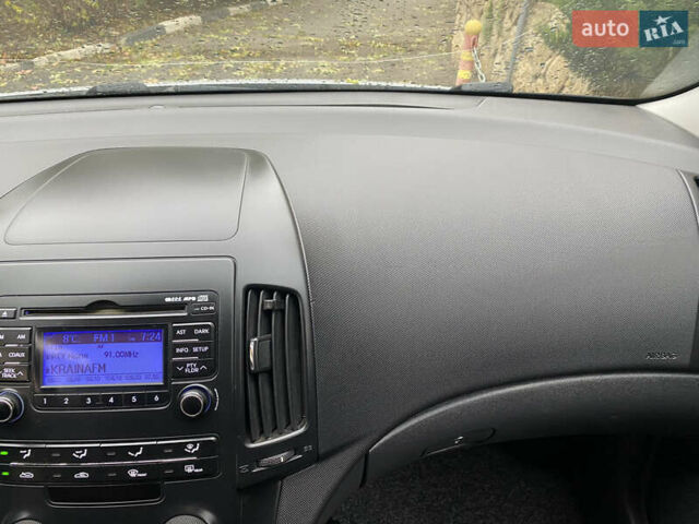 Серый Хендай i30, объемом двигателя 1.58 л и пробегом 189 тыс. км за 5600 $, фото 10 на Automoto.ua