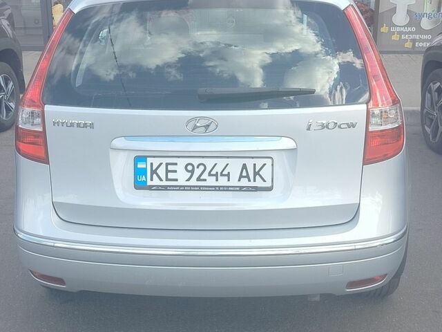 Серый Хендай i30, объемом двигателя 1.4 л и пробегом 235 тыс. км за 6100 $, фото 3 на Automoto.ua