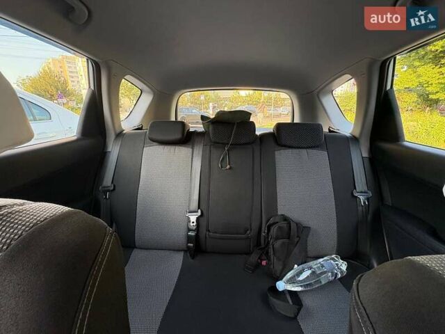 Серый Хендай i30, объемом двигателя 1.4 л и пробегом 143 тыс. км за 6000 $, фото 10 на Automoto.ua