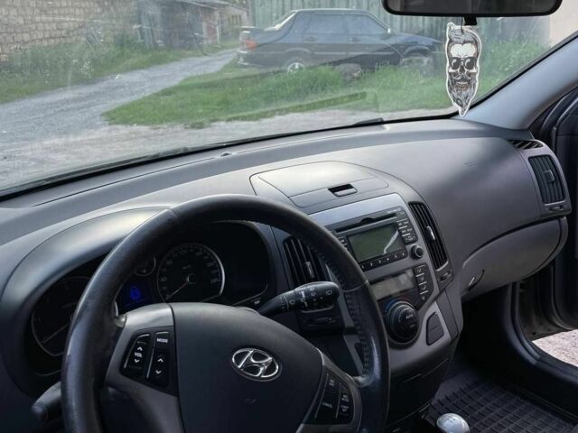 Серый Хендай i30, объемом двигателя 1.6 л и пробегом 270 тыс. км за 5600 $, фото 5 на Automoto.ua