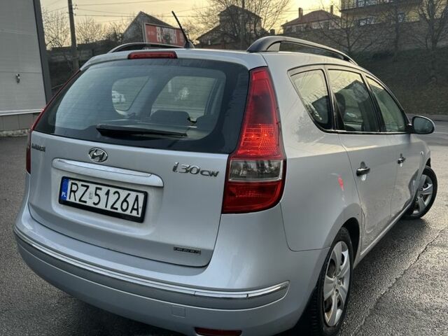 Серый Хендай i30, объемом двигателя 1.6 л и пробегом 284 тыс. км за 2000 $, фото 4 на Automoto.ua