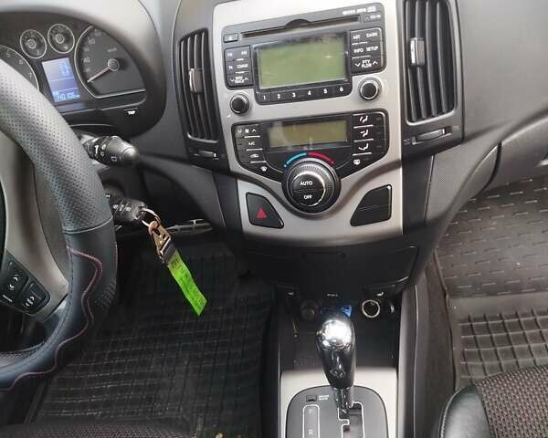 Серый Хендай i30, объемом двигателя 1.59 л и пробегом 140 тыс. км за 7200 $, фото 9 на Automoto.ua