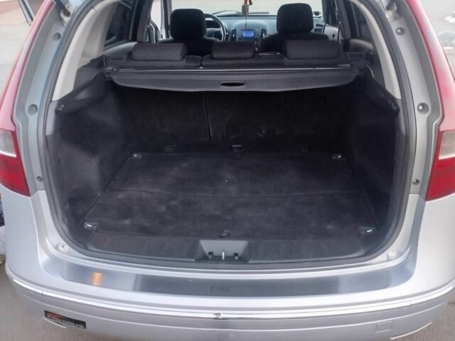 Серый Хендай i30, объемом двигателя 1.6 л и пробегом 300 тыс. км за 5800 $, фото 7 на Automoto.ua