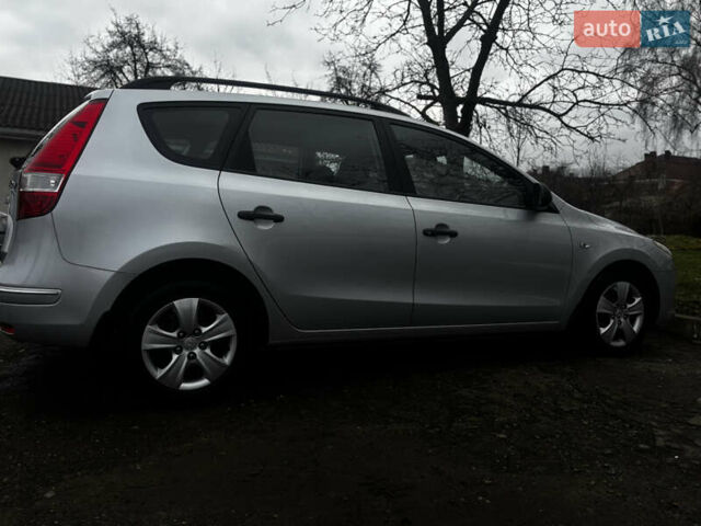 Серый Хендай i30, объемом двигателя 1.4 л и пробегом 265 тыс. км за 5700 $, фото 7 на Automoto.ua