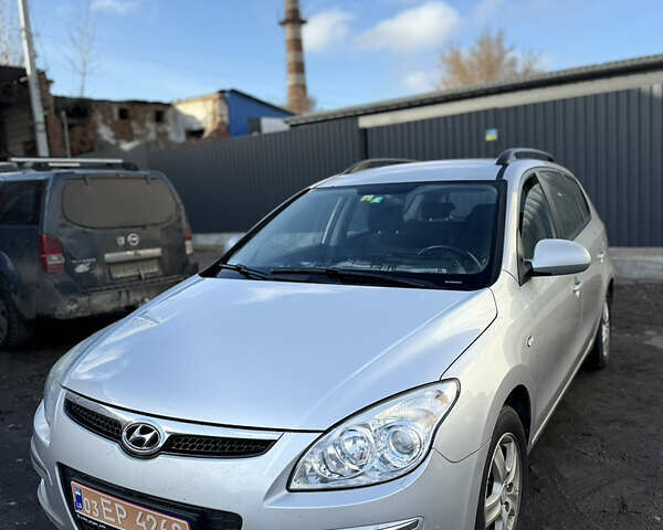 Серый Хендай i30, объемом двигателя 1.6 л и пробегом 191 тыс. км за 5900 $, фото 2 на Automoto.ua