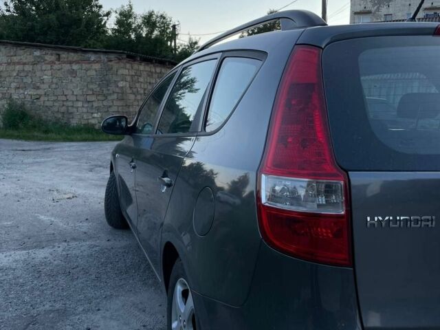 Серый Хендай i30, объемом двигателя 1.6 л и пробегом 270 тыс. км за 5600 $, фото 2 на Automoto.ua