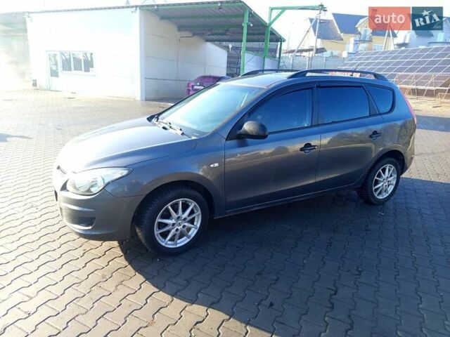 Серый Хендай i30, объемом двигателя 1.4 л и пробегом 220 тыс. км за 4400 $, фото 3 на Automoto.ua