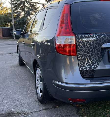 Серый Хендай i30, объемом двигателя 1.4 л и пробегом 221 тыс. км за 7200 $, фото 11 на Automoto.ua