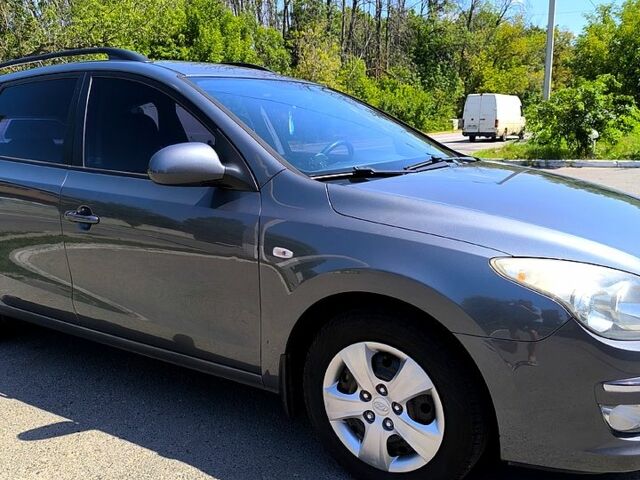Сірий Хендай i30, об'ємом двигуна 1.6 л та пробігом 213 тис. км за 6500 $, фото 5 на Automoto.ua
