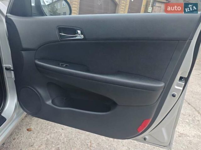 Серый Хендай i30, объемом двигателя 1.6 л и пробегом 190 тыс. км за 5697 $, фото 10 на Automoto.ua