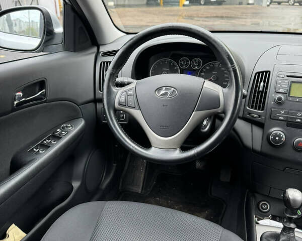 Серый Хендай i30, объемом двигателя 1.6 л и пробегом 189 тыс. км за 5999 $, фото 5 на Automoto.ua