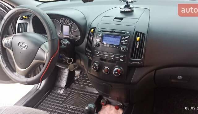 Серый Хендай i30, объемом двигателя 1.58 л и пробегом 230 тыс. км за 5700 $, фото 10 на Automoto.ua