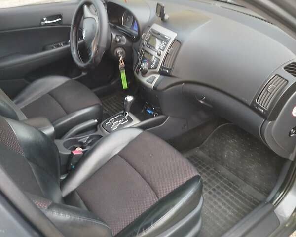 Серый Хендай i30, объемом двигателя 1.59 л и пробегом 140 тыс. км за 7200 $, фото 10 на Automoto.ua