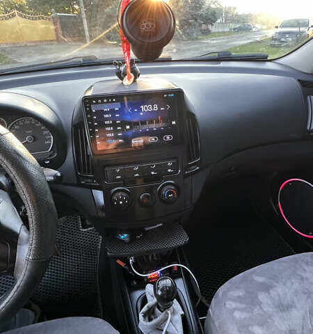 Серый Хендай i30, объемом двигателя 1.4 л и пробегом 221 тыс. км за 7200 $, фото 17 на Automoto.ua