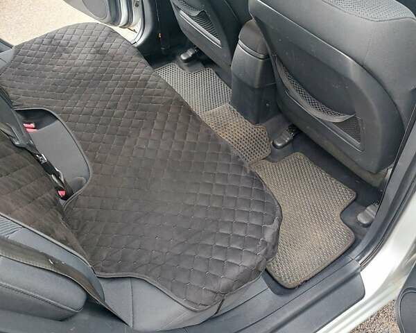 Серый Хендай i30, объемом двигателя 1.59 л и пробегом 250 тыс. км за 5400 $, фото 18 на Automoto.ua