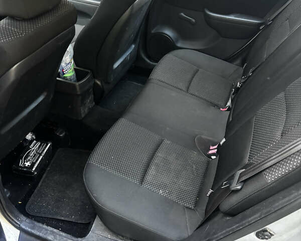 Серый Хендай i30, объемом двигателя 1.4 л и пробегом 265 тыс. км за 5700 $, фото 13 на Automoto.ua