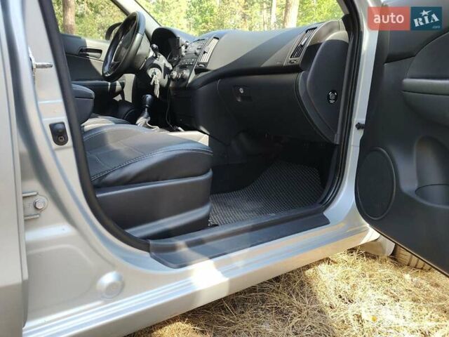 Серый Хендай i30, объемом двигателя 1.4 л и пробегом 158 тыс. км за 6333 $, фото 4 на Automoto.ua